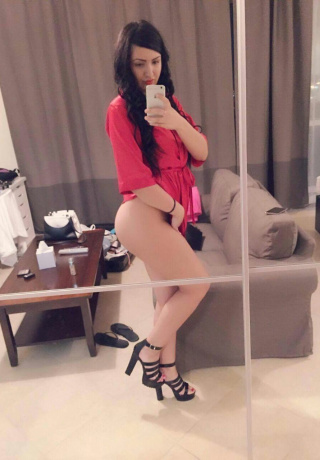 Maya Romanian Escort. 4